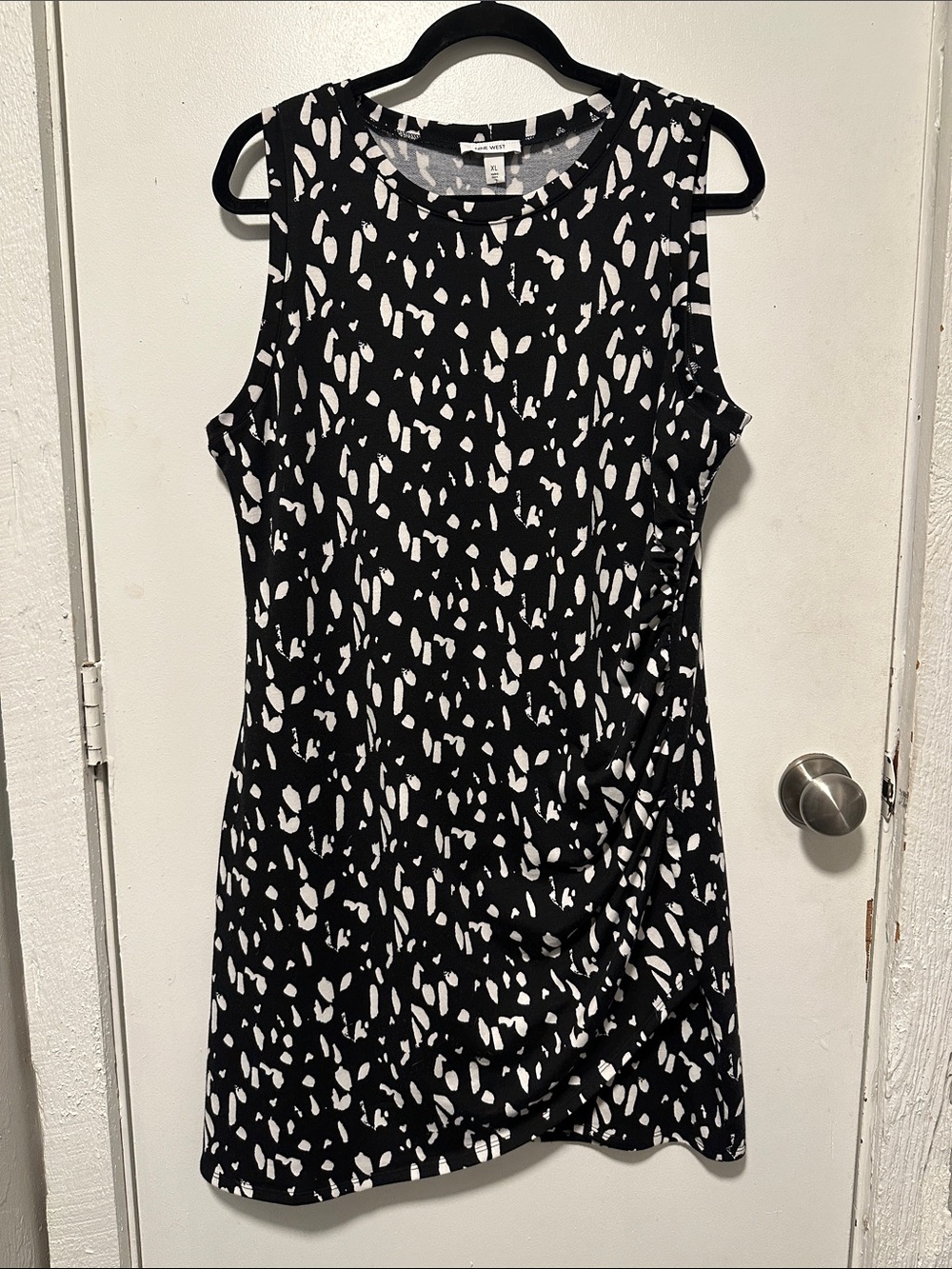 Nine Wesr Sleeveless Black and White Printed Shift Dress